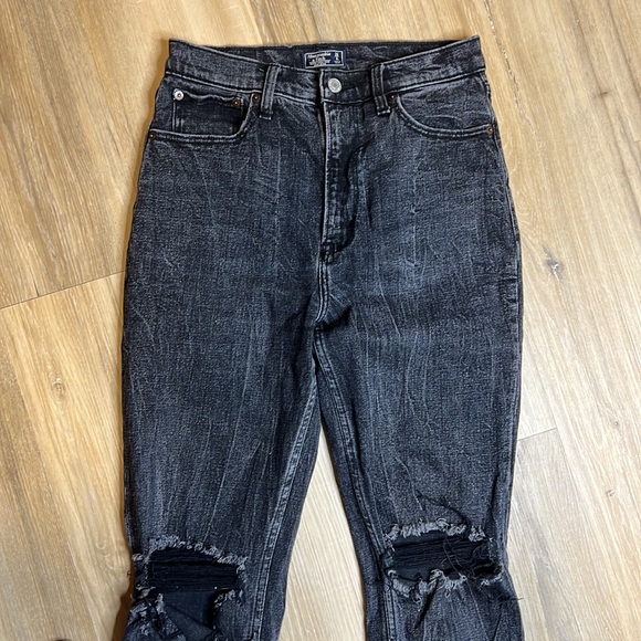 Abercrombie & Fitch - Ultra High Rise Mom Jean - Picture 2 of 5